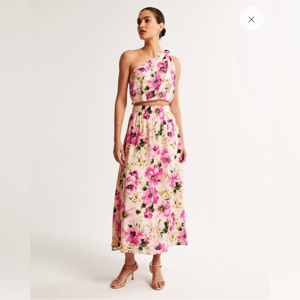 Crinkle Flowy Maxi Skirt(L) & Asymmetrical One-Shoulder Knotted Crinkle Top(M)